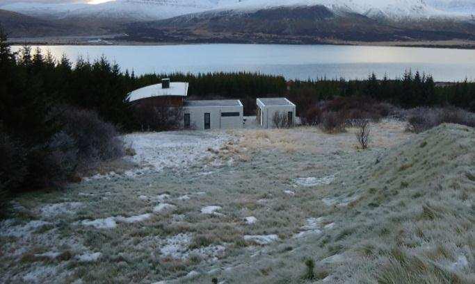 Svæðið hefur verið lengi í uppbyggingu en deiliskipulag svæðisins var fyrst gert árið 1988. Landhalli er meiri um miðbik svæðisins en er annars nokkur.