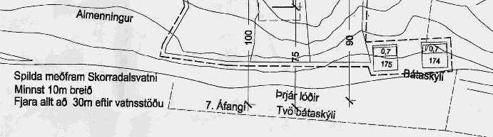 vatninu en hindra ekki aðgengi (sjá mynd 41). Samkvæmt uppdrætti deiliskipulagsins er girðing á landamerkjum Vatnsenda og Hvamms og nær hún að vatni en sú girðing var ekki til staðar.