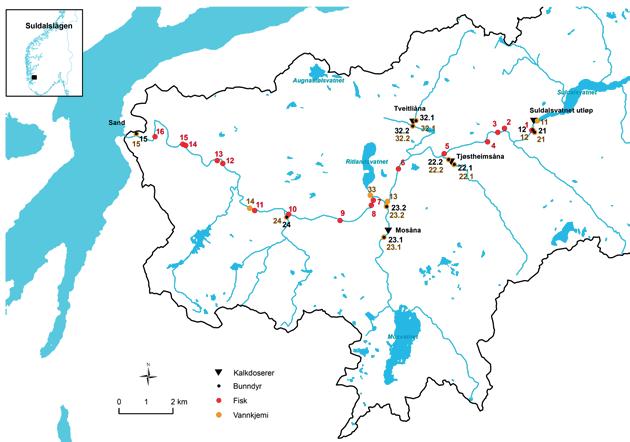 Figur 1. Suldalsvassdraget med nedbørfelt og stedsangivelse for kalkdoserere og stasjonsnett for overvåking av vannkjemi, bunndyr og fisk.