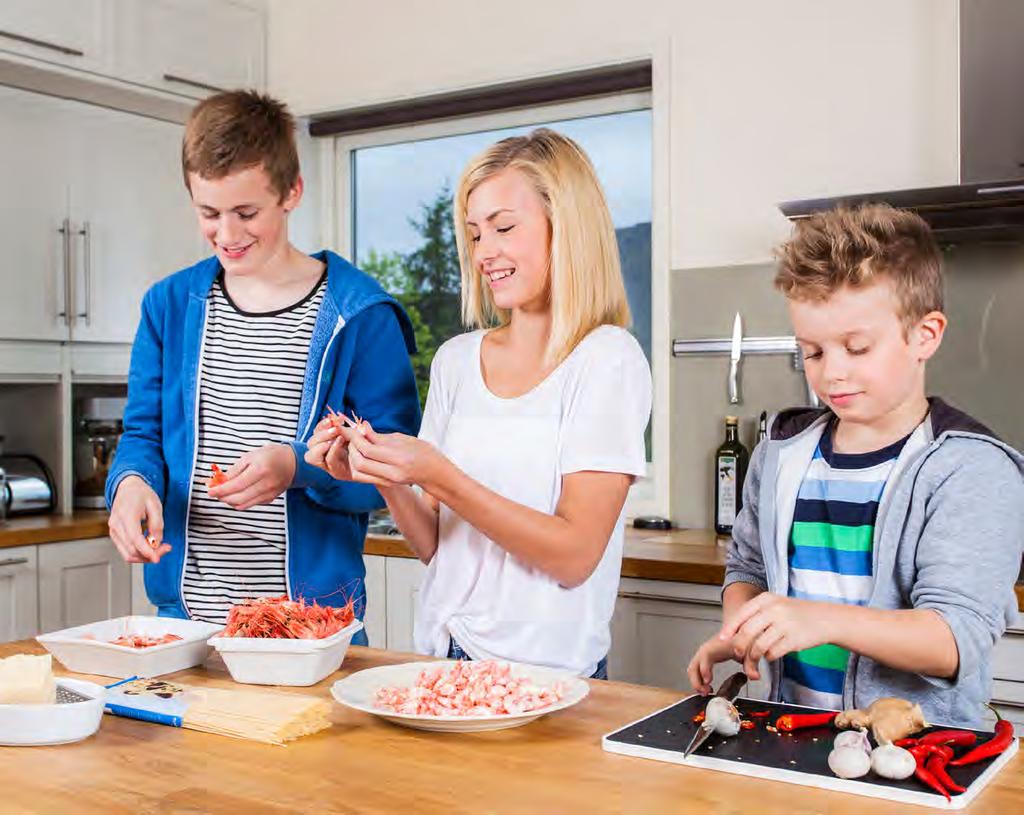 OPPSKRIFT I NORSK MATKULTUR I DAG I tidligere tider spiste mange nordmenn mye fisk fordi det var mat som var lett tilgjengelig.