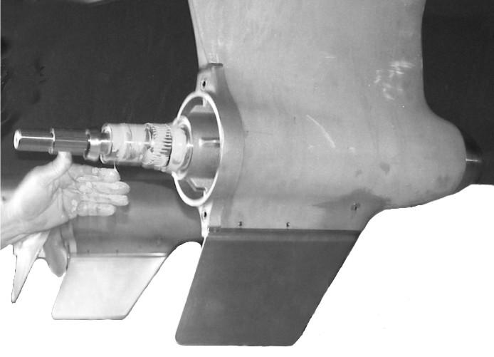 Del 5 - Vedlikehold Montere propellen! ADVARSEL Roterende propeller kn føre til lvorlig personskde eller dødsfll. L ldri en åt med propell være i drift når den er ute v vnnet.