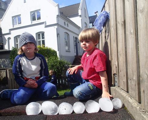 oversiktlig, variert, tilgjengelig, inspirerende og tilstrekkelig utfordrende for