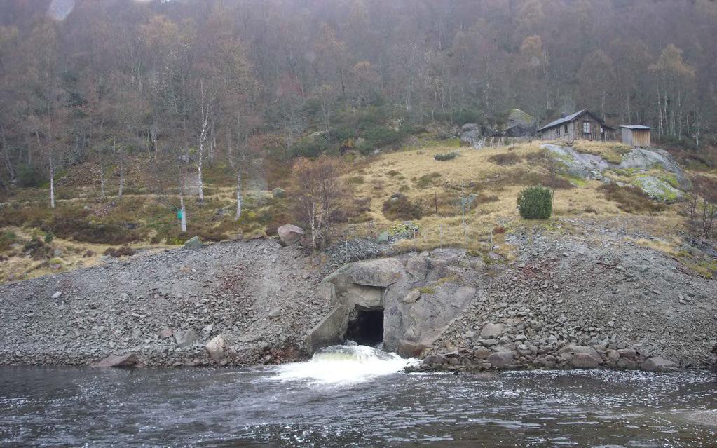 Figur 6-8. Dagens utløp i Åstølvatn/Nåvatn. Foto: I. Biørnstad, Sweco. 6.3.3 Landskapsområde Ljosland B2 (middels verdi) Ved Ljosland ligger gammel bosetning.