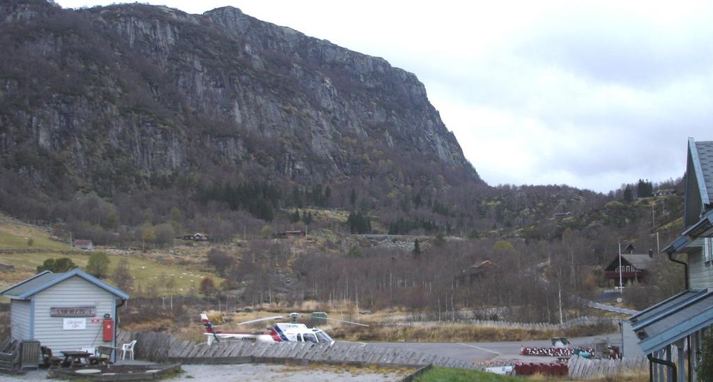 Figur 6-9. Utsikt fra Ljosland fjellstove mot nord og område for tipp/rigg og vei. Foto: I. Biørnstad, Sweco. Figur 6-10.