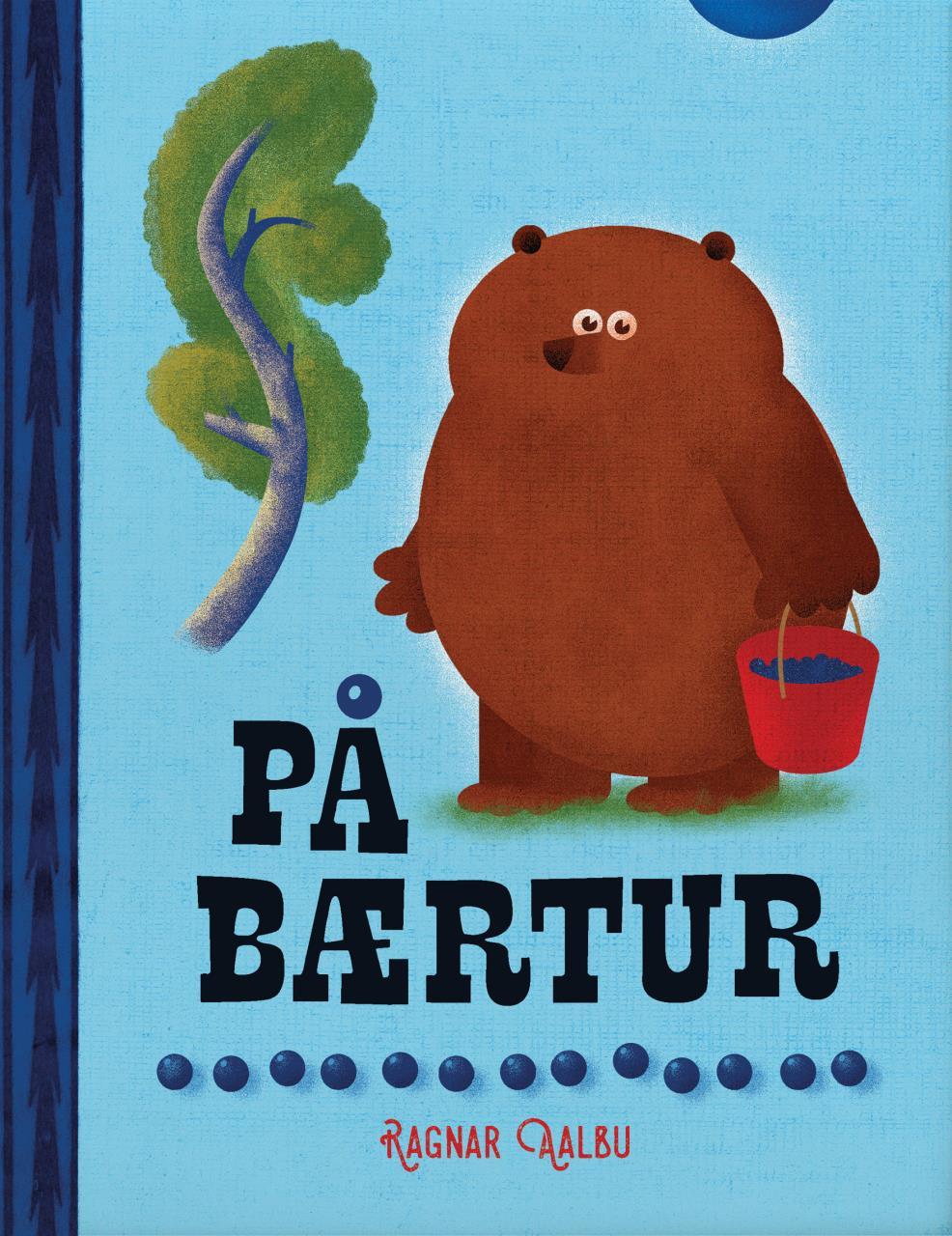 Pa bærtur Forfatter og illustratør: Ragnar Aalbu Ena Bamse i blåbaærskogen på en ny måte. Hva er det gigantiske blåbæret. Prøver å få tak i det på alle måter.