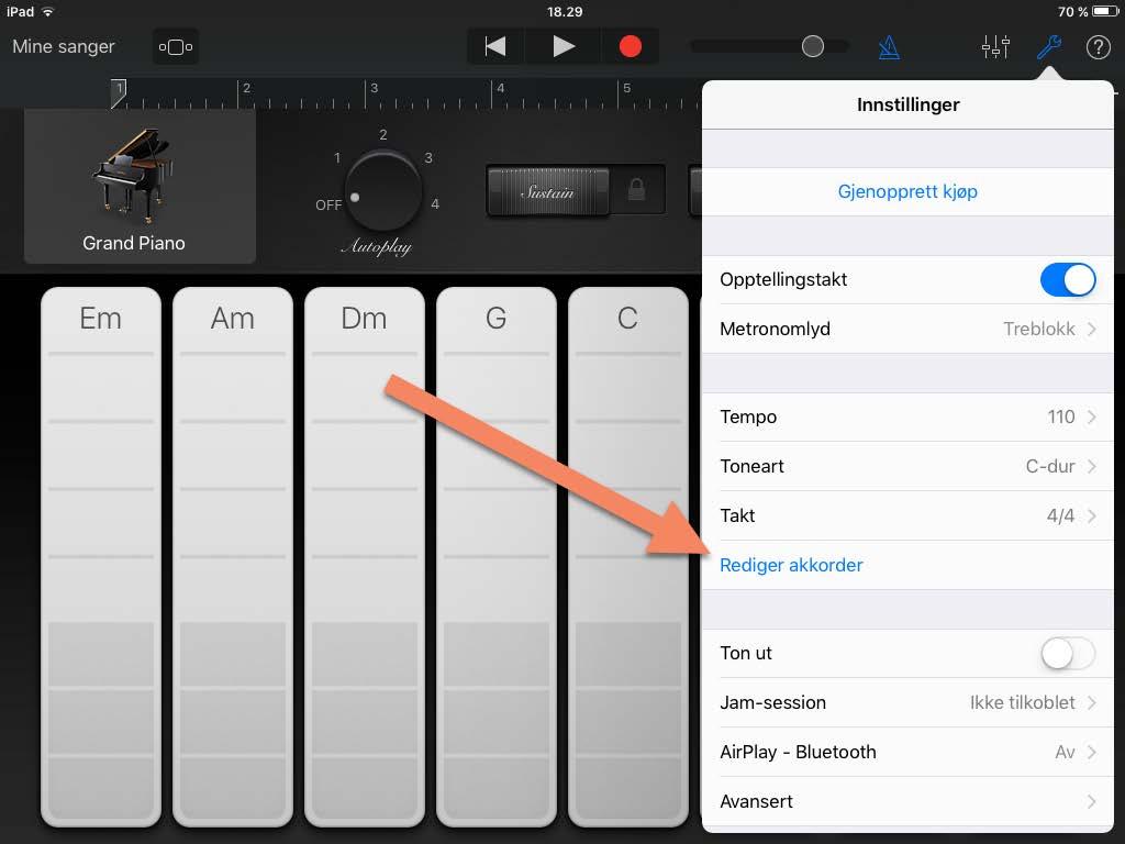 TRINN TRE: VALG OG ENDRING AV AKKORDER Når du har valgt et instrument kommer det opp et langt brett av ulike akkorder som du kan trykke på å høre hvordan de låter.