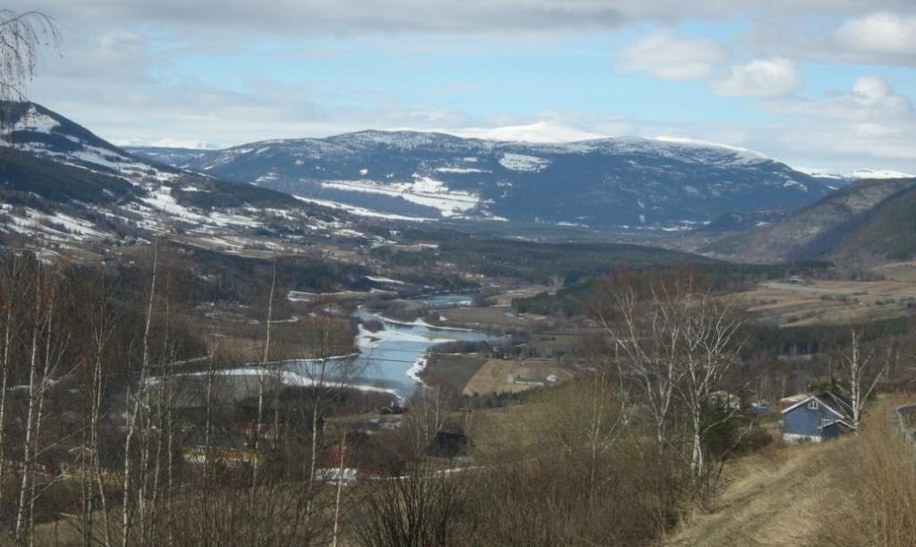 Denne hovedvegen har imidlertid skiftet trasé, i takt med skiftende tider når det gjelder maktforhold og krav til standard.