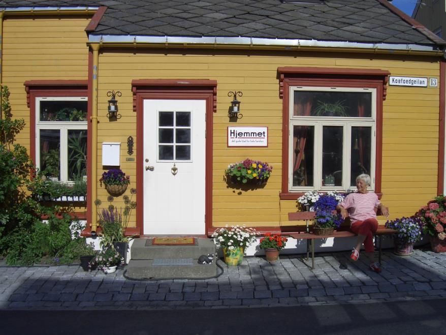 Hjem kjære hjem boligen er avgjørende for trygghet, trivsel og tilhørighet. Mange seniorer bor i småhus, spesielt i distriktene.