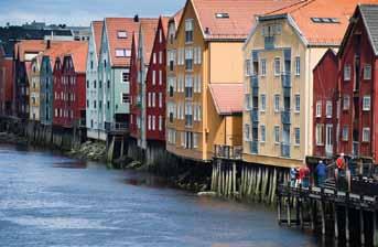 TRONDHEIMSFJORDEN TRONDHEIM Trondheim er Norges tredje største by, og herifra kommer du deg lett til de andre regionene i Trøndelag, enten det er med båt, bil, tog, buss eller fly.