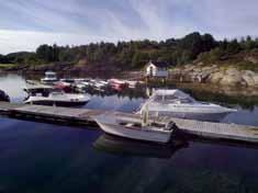 Frøya består av over fem tusen øyer og holmer der du møter havet og naturen på dens hjemmebane. Skjærgården er unik med mye sel og havørn.