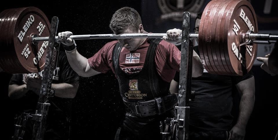 Resultater og oppnåelser 16 internasjonale medaljer som senior (EM, VM) Beste løft på 390 kg i knebøy, 290 kg i benkpress og 350 kg i markløft. Norgeshistoriens 3 beste styrkeløfter gjennom tidene.