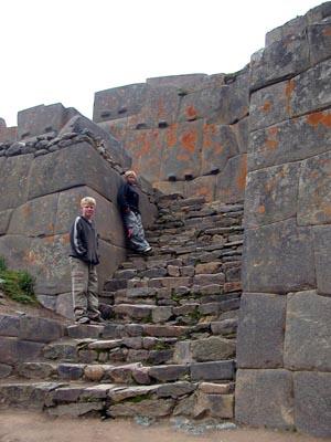 Det var en lang tur. Reisen til den viktigste steinrøysen i hele Peru Ollantaytambo var neste stopp på veien til Machu Picchu (et veldig kjent ruinkompleks).