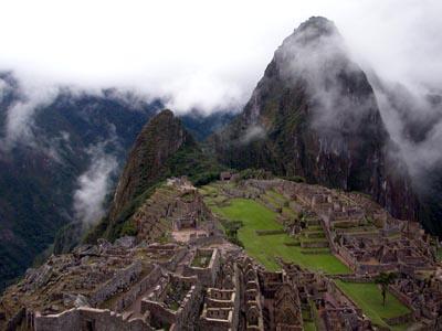 Steinmurene i Ollantaytambo er veldig godt tilpasset hverandre. Inkastien ned til Pisac er veldig smal og det er ikke lurt å se ned.