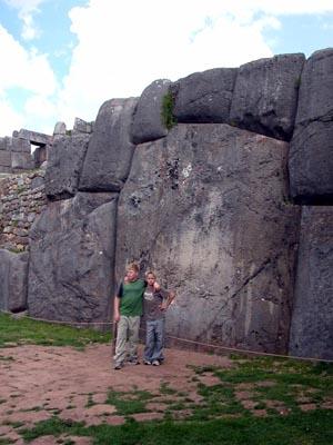 Picchu var en hel by. Det var helt sinnssyk imponerende å se på. Bildene kan liksom ikke forklare følelsen når man står der og ser ut over den gamle inkabyen. Den lå på en fjellrygg mellom to fjell.