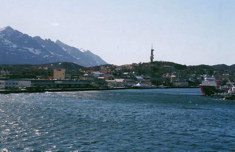 Sandnessjøen Avgangstiden på sør ble endret i juni 2013, og nå er det bare ½ time i Sandnessjøen.