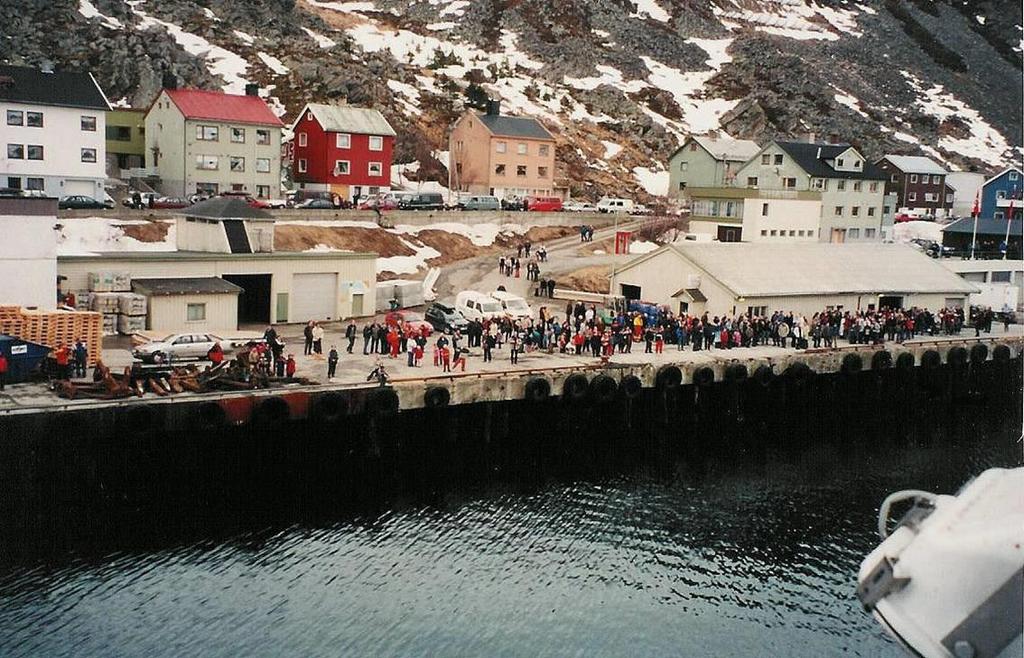 Kjøllefjord S: 02.45-03.00 N: 17.00-17.