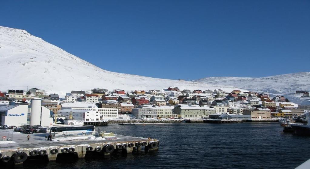 Innseiling til Honningsvåg en fin dag i april Det er best å ta Nordkapp-turen på nordgående rute.