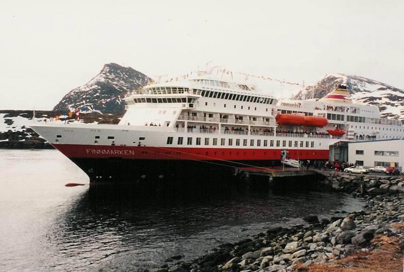 Havøysund Du har ca 10 min til en spasertur på land.