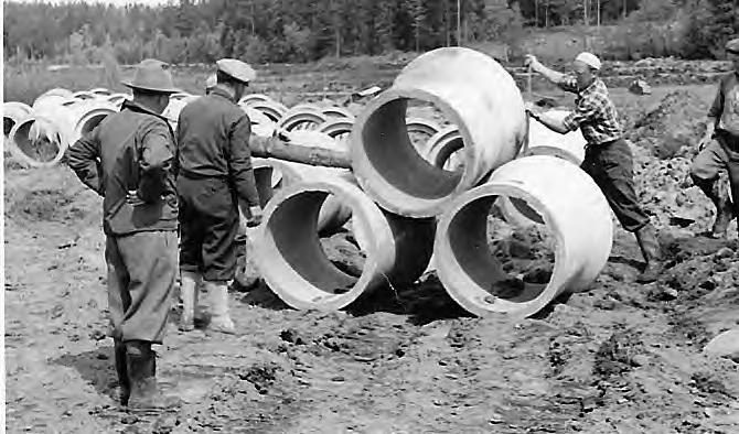 Det var nødvendig med store rørdimensjoner da Robergvannet skulle tappes 2-3 meter for å gi ny mark til golfbanen. 16 Det konstituerende møtet ble holdt på Hotel Klubben i Tønsberg 26. mars 1958.