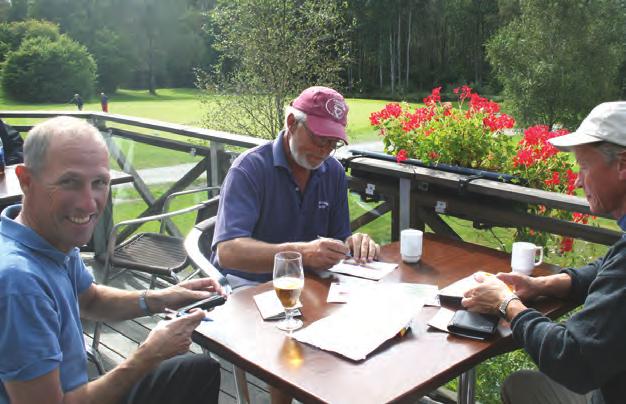 Herredagene: Landets største golfturnering Utfylling og signering av scorekortene etter endt runde på Herredagene er som regel forbundet med en kopp kaffe eller et glass pils på klubbhusets terrasse.