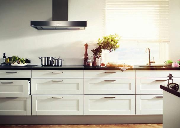 Form hvit En av våre mest populære dører. Sammen med svart benkeplate og stålhåndtak skapes et trivelig og moderne kjøkken for så vel store som små husholdninger. 27.751:- Marbodal Gjør det selv 47.