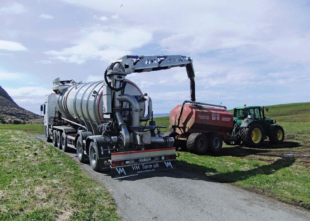 Langtransport av husdyrgjødsel med tankbil. Spreiing med tankvogn.