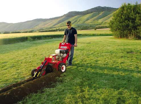 Mini Trencher - HELHYDRAULISK KJEDEGRAVER E912HM - enkel og effektiv En robust liten kjedegraver med gravedybde ned til 45 cm.