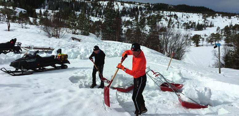 Løypelaget ved Kjartan Floer og Lasse Nilsen. Flere trengs med på laget både sommer og vinter.