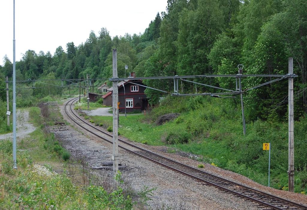 Stasjonsløsningen for Raufoss vil også gjøre det nødvendig å legge om Hunnselva sørøst for Raufoss ungdomsskole og bygge tre bruer over elva (mellom km 102,2 og 102,9 på hhv. 45, 50 og 60 m lengde).