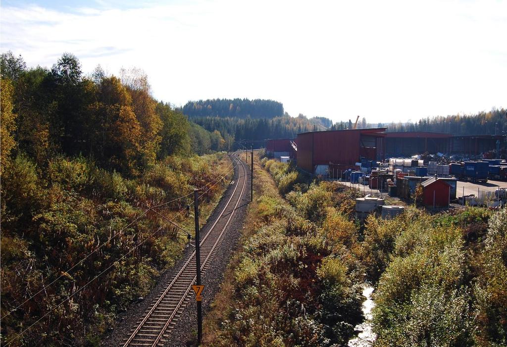 Bilde 41: Ved Dalborgmarka industriområde er høyhastighetsbanen planlagt på samme sted som eksisterende trasé, men ca. 6 m høyere.