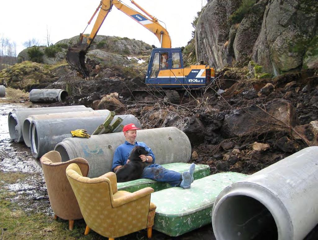 Landbruk Nordvest Ringreven 1/2013 Det er en tid for alt. Eksempel til etterfølgelse? Det går an å kose seg sjølv om en driver med grøfting.