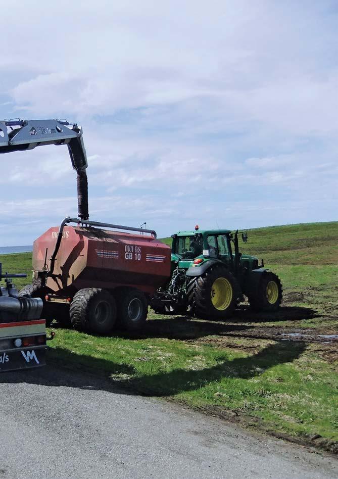 Langtransport av husdyrgjødsel med tankbil.