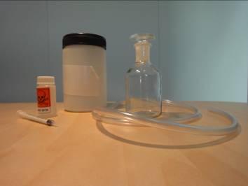 Prøvetakningsprosedyre for CO2 (Glassflaske i en plastbeholder) Hovedregelen er å sørge for at prøven får så lite kontakt med luft som mulig!!! 1.