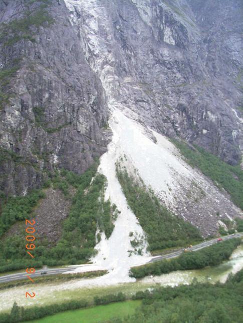 19.7 Ev16 Nærøydalen i Gudvangen 2-9-2009, erosjonsras i fjellskredvifte av bergart