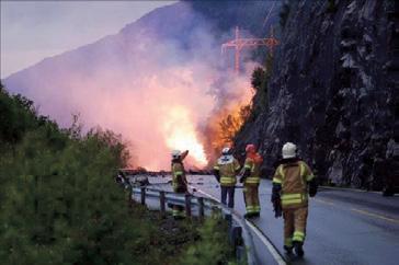 Skredet 16.06.2009 var nær ved å treffe kjøretøy, men heller ikke denne gangen kom noen til skade. En høyspentlinje ble truffet, og denne antente løvskogen i nærheten.