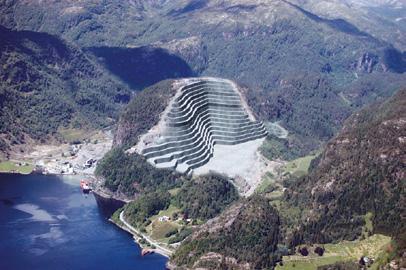 12.3 FJELLSPRENGNINGSTEKNIKK BERGMEKANIKK/GEOTEKNIKK 2009 Aktivt brudd øst for vannskillet.