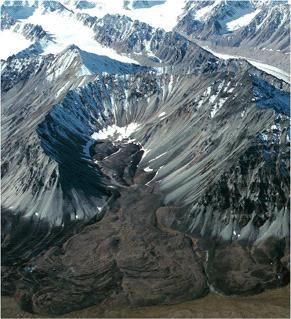 Steinbre Figur 2-11: Steinbre fra Alaska (U. S. Geological Survey, 2004) 2.1.3 Permafrost og hydrogeologi Frysepunket til vann er hovedsakelig avhengig av temperatur, men trykk og salinitet spiller også en viktig rolle.