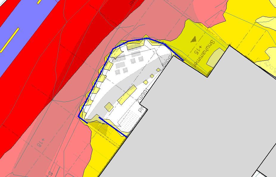 1,9 m høg tett rekkverk/støyskjerm 1,7 m høg tett rekkverk/støyskjerm Figur 5. Støynivå på uteareal i 1. etasje, etter skjerming. For å få tilfredsstillande støynivå på uteareal i 1.