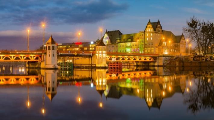 Stettins gamle bydel Nasjonalmuseet i Stettin (1.2 km) Museet ligger i et gammelt palass fra det 18. århundre og rommer en samling av malerier, skulpturer og religiøs kunst.