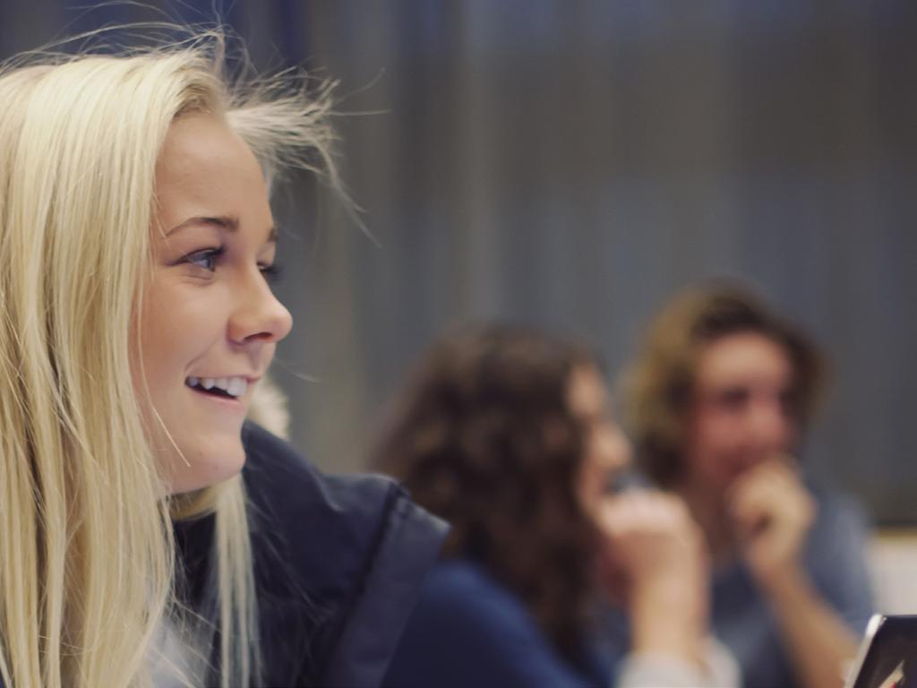 Studiespesialisering for deg som tenker å studere ved høyskole og universitet etter videregående skole.