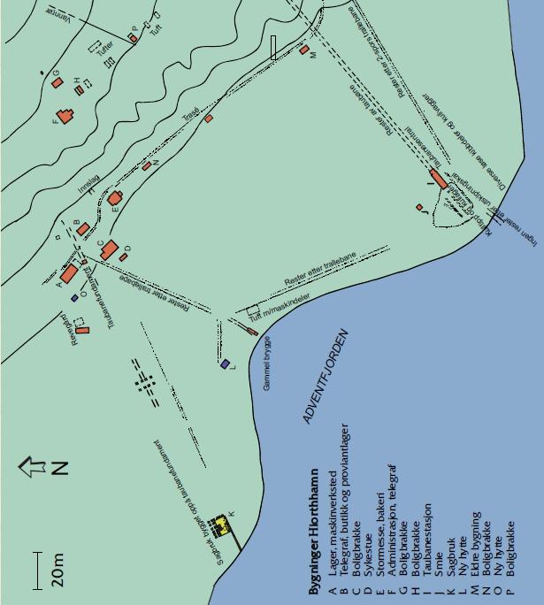 Figur 20: Kart over bygningene på Hiorthhamn. Utsnitt av kart vist i Sysselmannens brosjyre Hiorthhamn. Kulldrift under vanskelige forhold (Johannessen 2006) 4.2.1 Smia (A) Smia står delvis på en støpt grunnmur og delvis på trepæler.