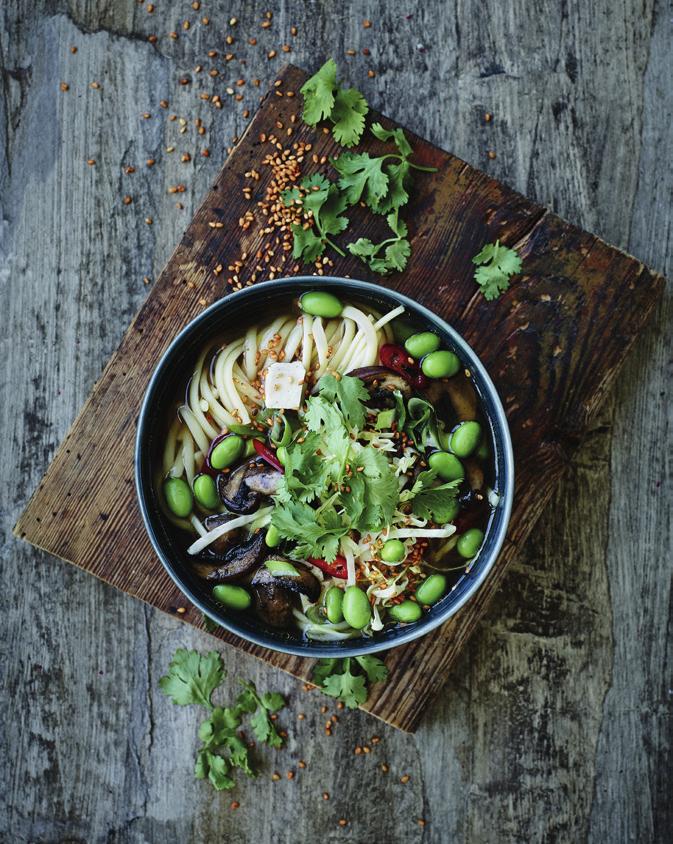 Asiatisk buljong med sprø grønnsaker og nudler : 45 g 60 g 50 g 90 g 3l 300 g 250 g 400 g 300 g 500 g 20 g 2 stk.