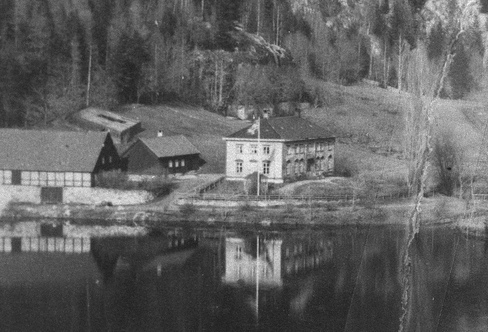 Etter Carsten Henrik Carstensens død i 1852, kjøpte Nicolai Aall Eikelands Verk. Hans sønn, Jacob Aall med familie skal ha bodd på Eikelands Verk i en tiårs periode, fra 1861 til 1870.