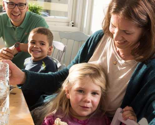 familier som av ulike årsaker har svak økonomi eller ønsker seg et større nettverk Fritidshuset skal være et