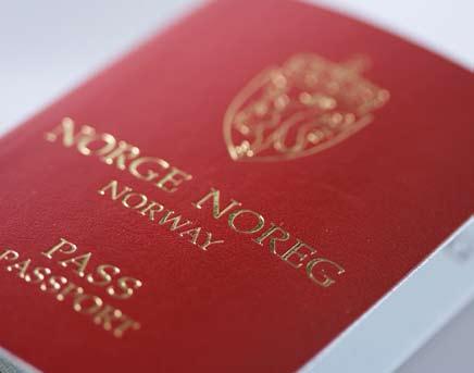 5 Besøksvisum Dersom noen i familien din trenger visum for å komme på besøk til Norge, må de levere en søknad om besøksvisum ved den norske utenriksstasjonen i landet der de bor.