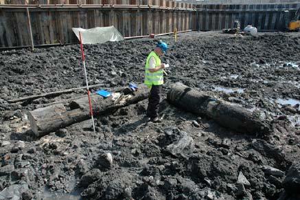 Dokumentasjon av faste konstruksjoner De identifiserte bryggekonstruksjonene ved Havnelageret gjenspeiler at gravingen her foregår inne i selve havneområdet for det gamle Christiania.