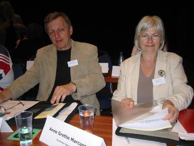 Norges Døveforbunds landsmøte i Molde 15.-17. juni 2007 Fra Drammen Døveforening deltok to representanter: F.v.: Ryszard Sosna og Anne-Grethe Marcussen.