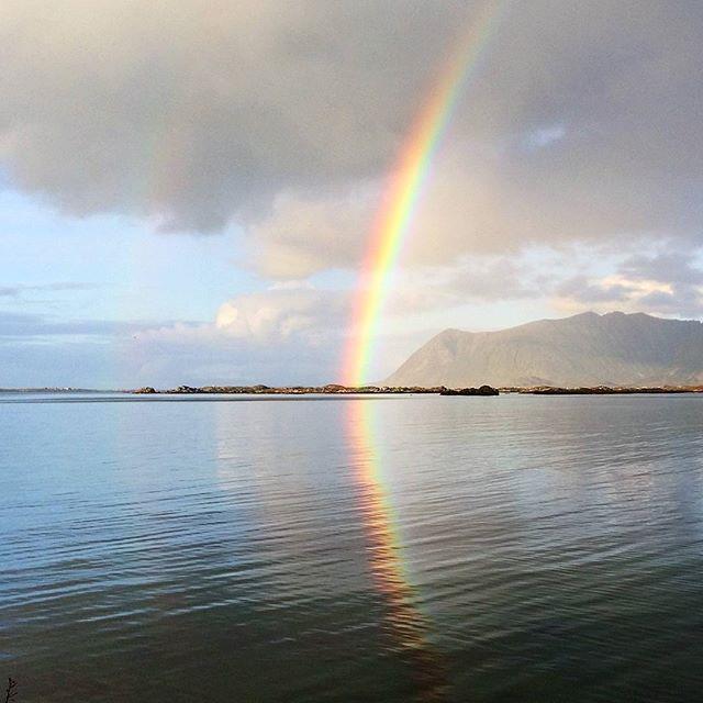 Dobbelt regnbue ved Eggum i Lofoten 31.august. Foto: Bodil Wiik Strøm Månedstemperaturen for hele landet lå nær normalen.