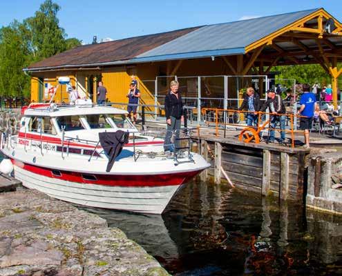 Instruks for slusing Lunde sluse På kanalen i egen båt Sakte idyll er det nærmeste vi kommer når vi skal beskrive det å dra på kanalferie i egen båt.