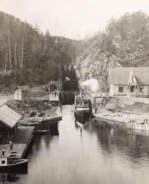 Fra spektakulært fjordlandskap med bratte stup til frodig fruktlandskap eller bygater. Fra historiske arbeiderboliger til herregårder og godseiermiljø.